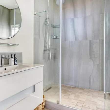 Bella Vista Camps Bay - Apt With Ocean Views Kaapstad Buitenkant foto