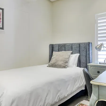 Bella Vista Camps Bay - Apt With Ocean Views Kaapstad Buitenkant foto
