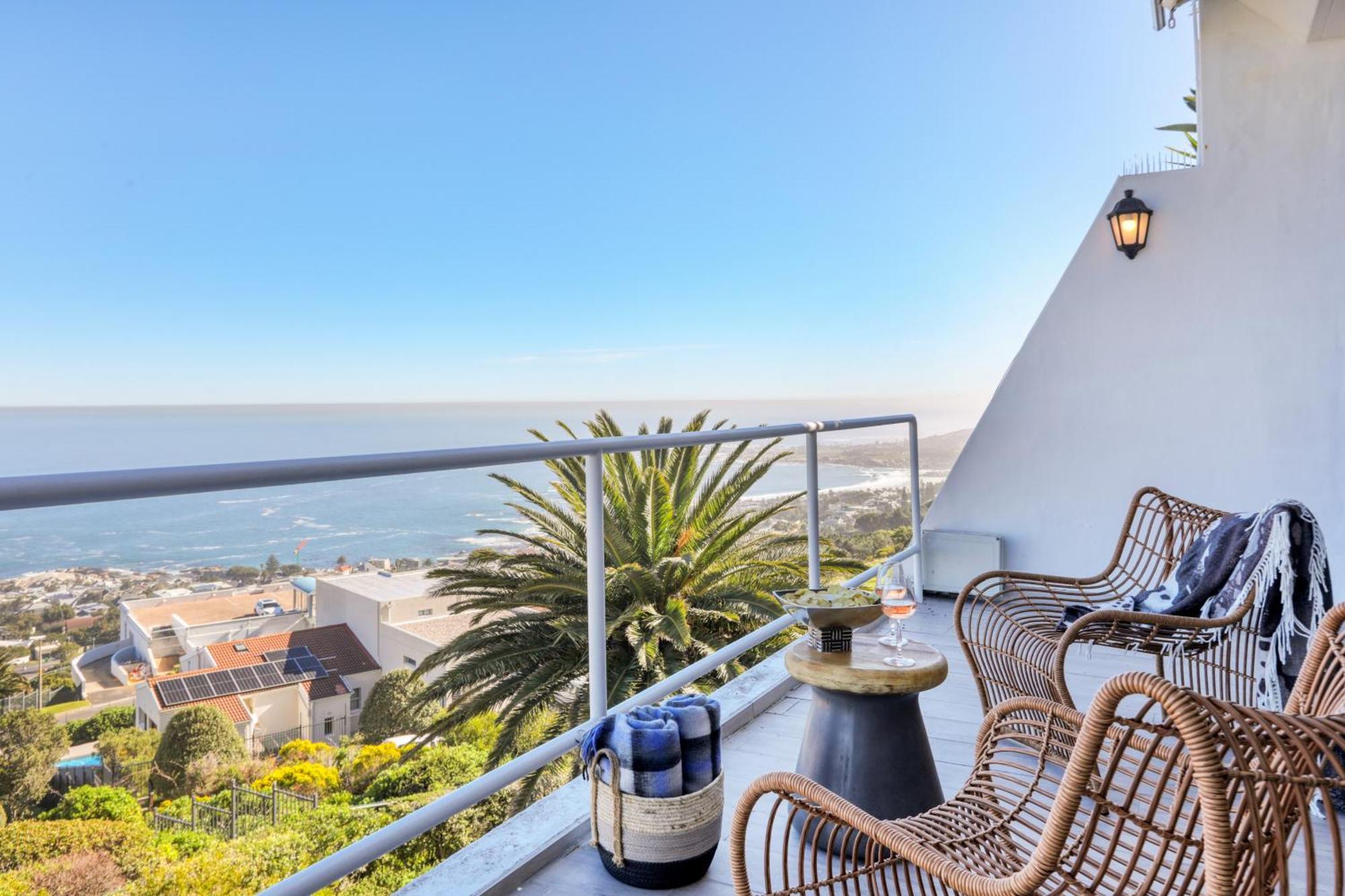 Bella Vista Camps Bay - With Ocean Views Apartment *