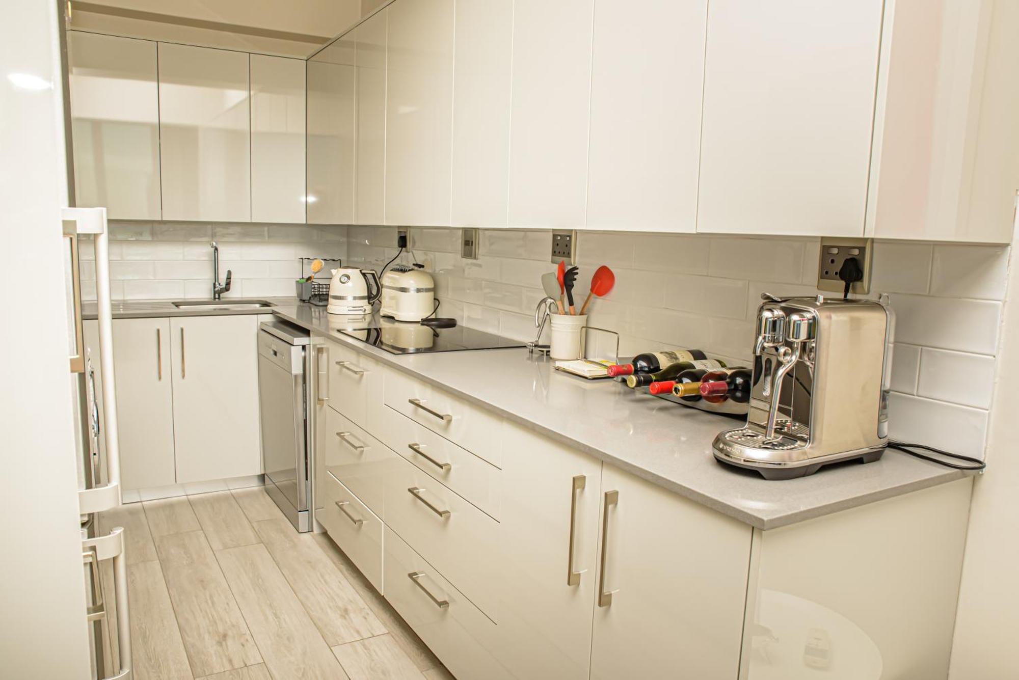 Bella Vista Camps Bay - With Ocean Views Apartment *