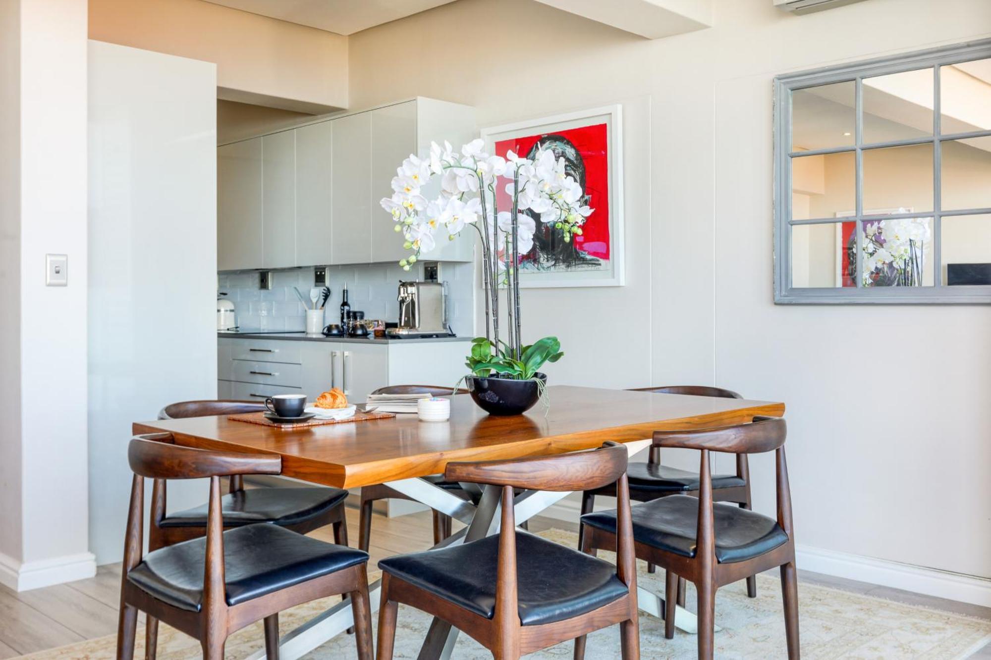 Bella Vista Camps Bay - With Ocean Views Apartment *