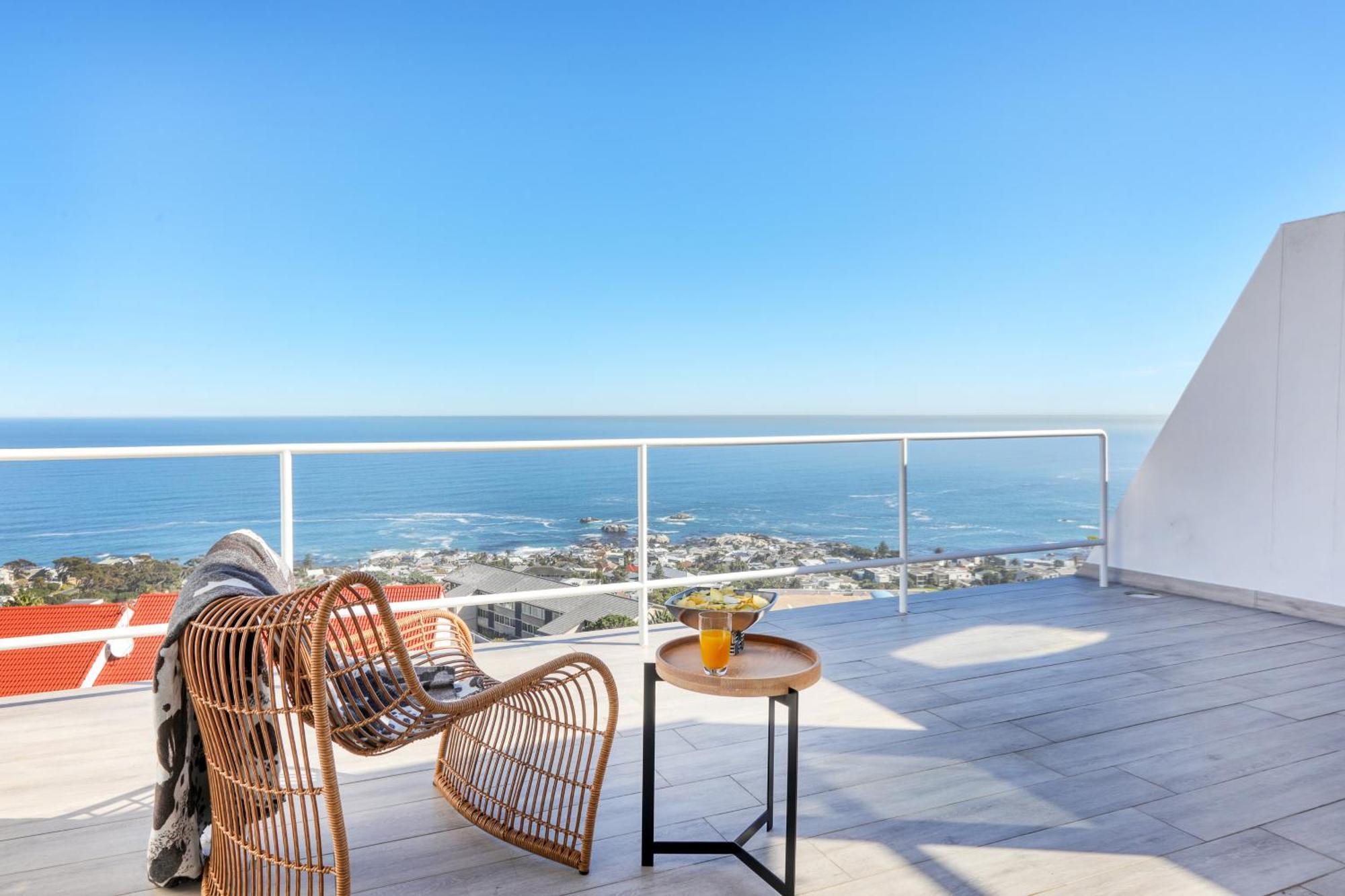 Bella Vista Camps Bay - With Ocean Views Apartment
