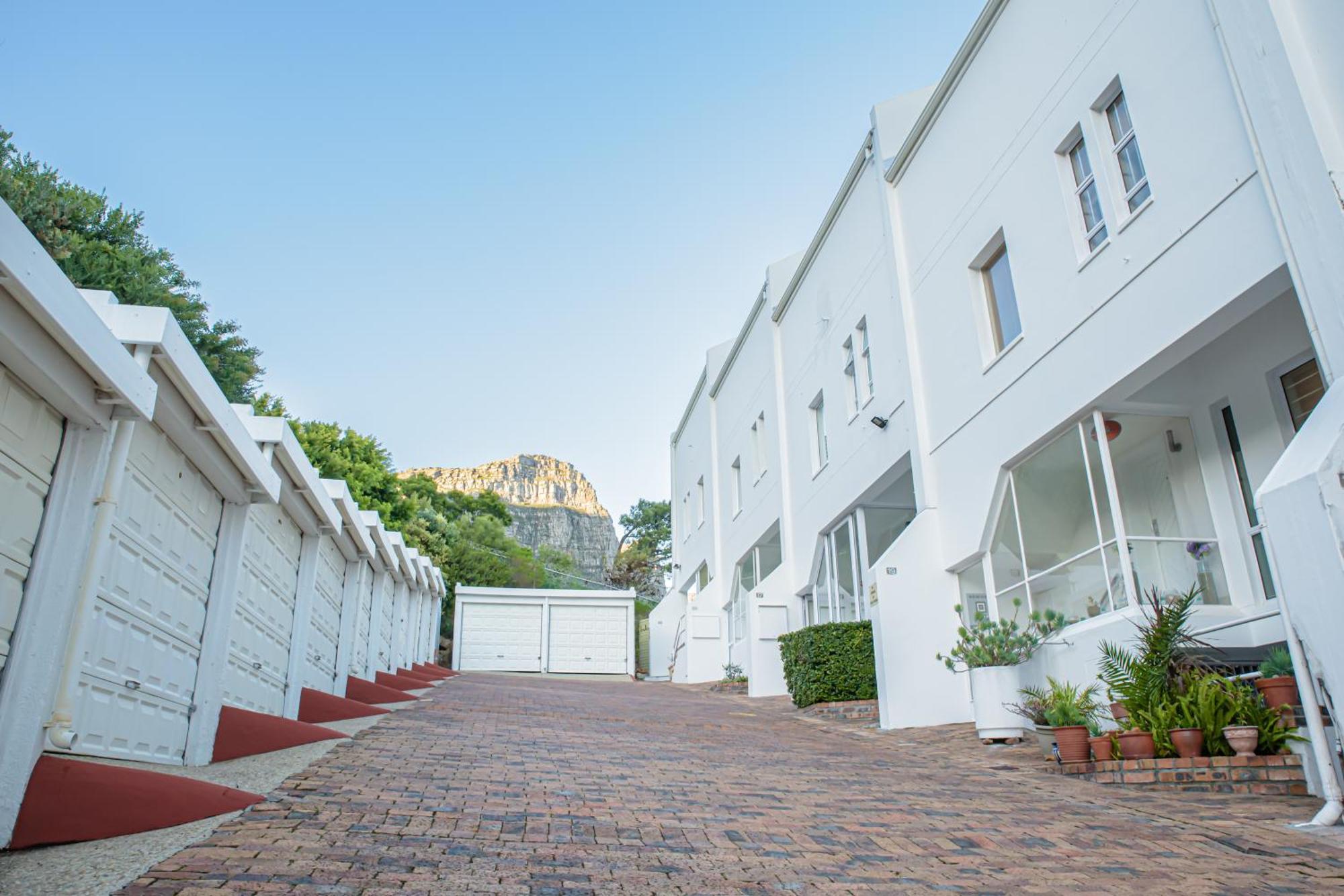 Bella Vista Camps Bay - With Ocean Views
