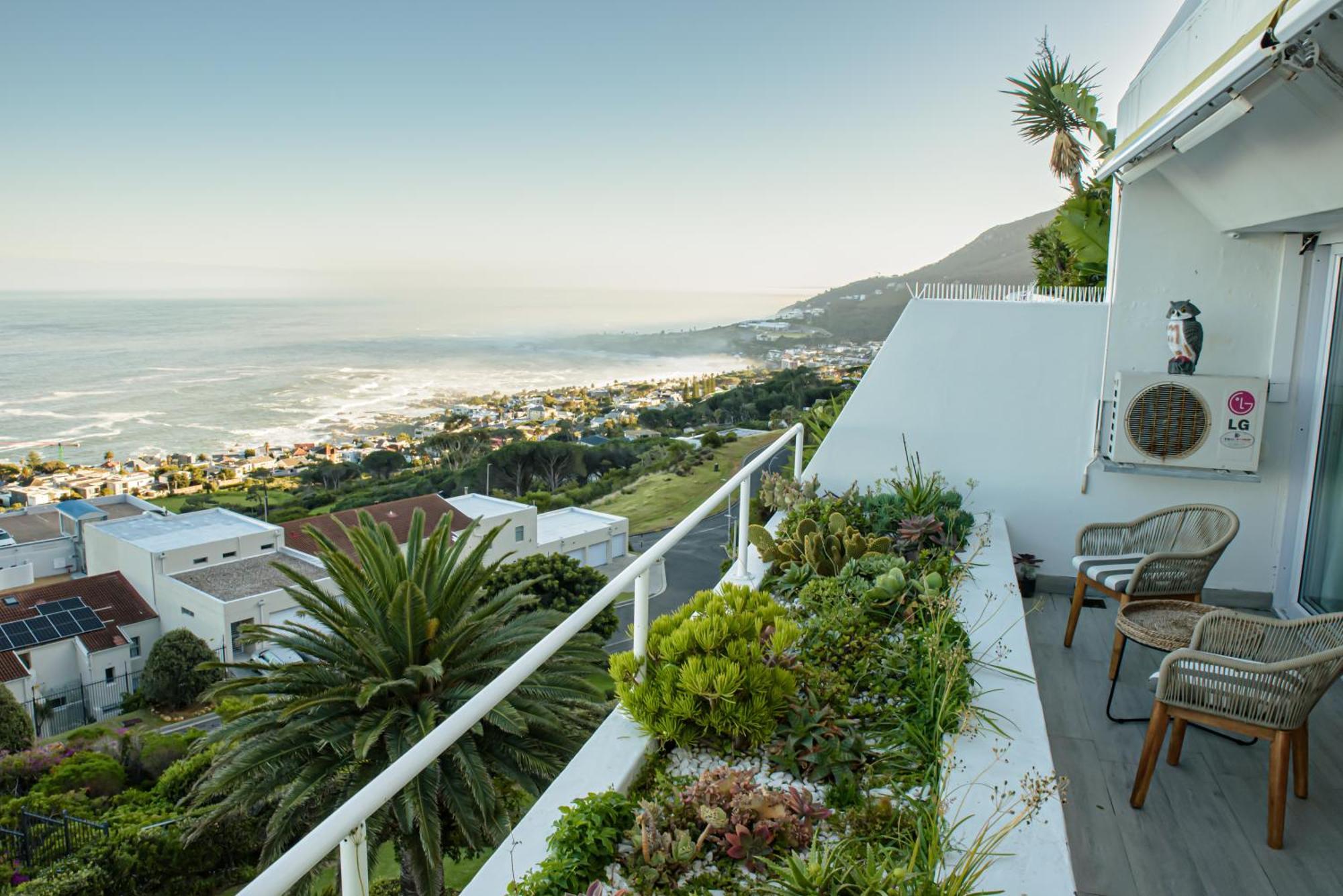 Bella Vista Camps Bay - With Ocean Views Apartment *